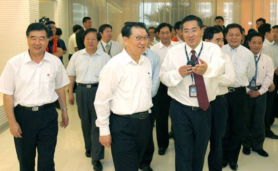 中共中央政治局常委李长春视察研祥集团 - FP