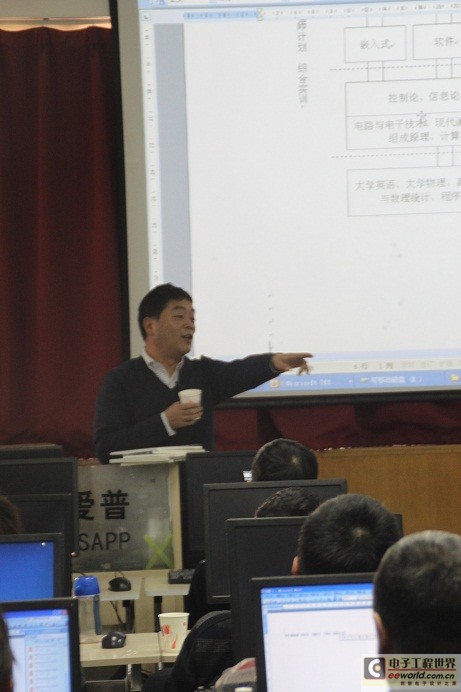 王志良教授现场与高校教师互动,对物联网相关知识答疑解惑 嵌入式培训